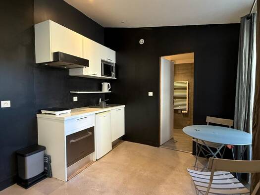 Appartement à louer 690 € 1 pièce 17 m² Étage 2/3 disponible dès maintenant Centre Ville La Rochelle 17000