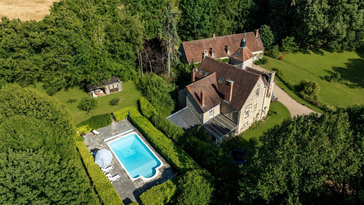 Maison 17 pièces 570 m² · à Nevers · 570 m² · 850 000 €