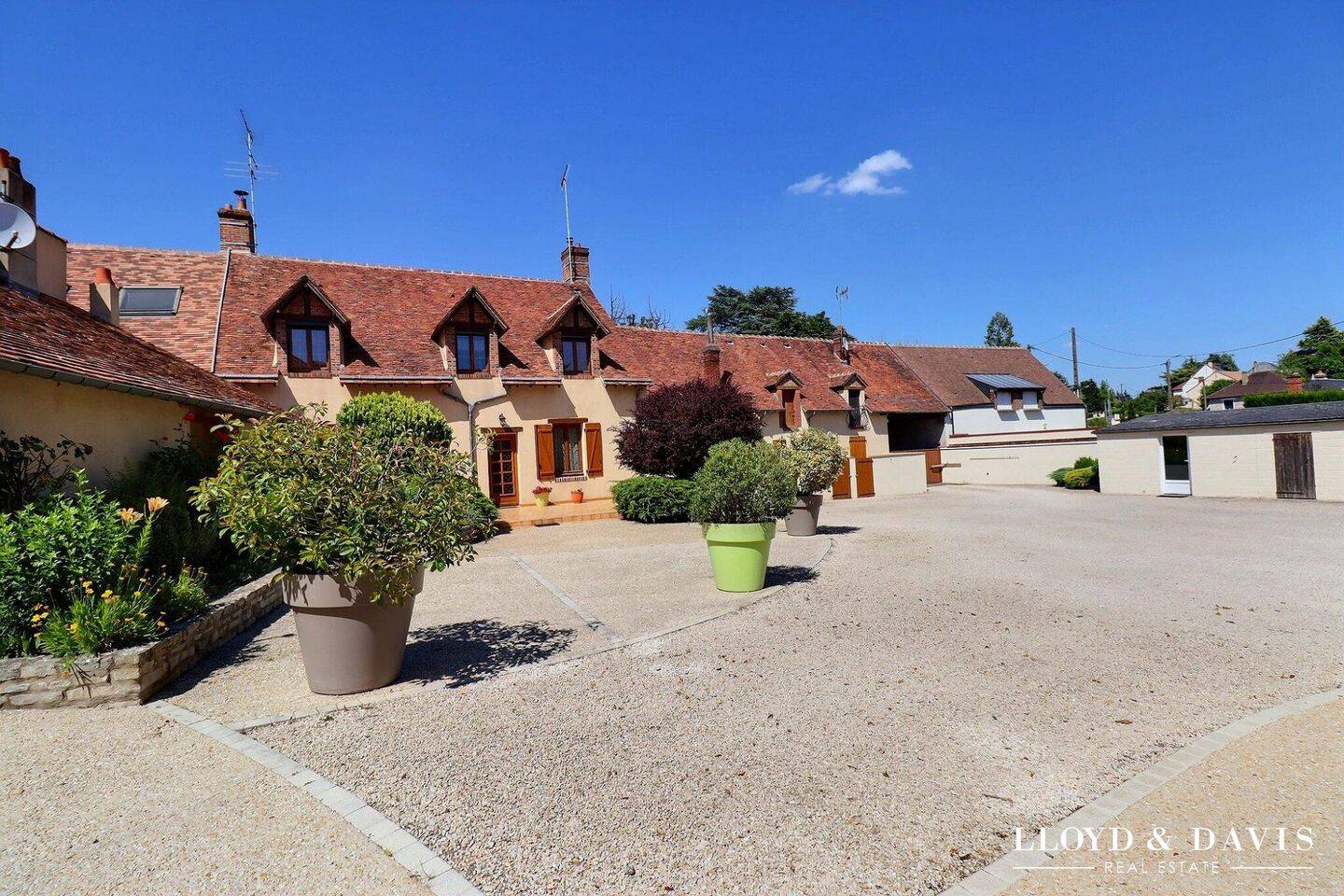 Maison 15 pièces 360 m² · à Nogent-sur-Vernisson · 360 m² · 499 000 €