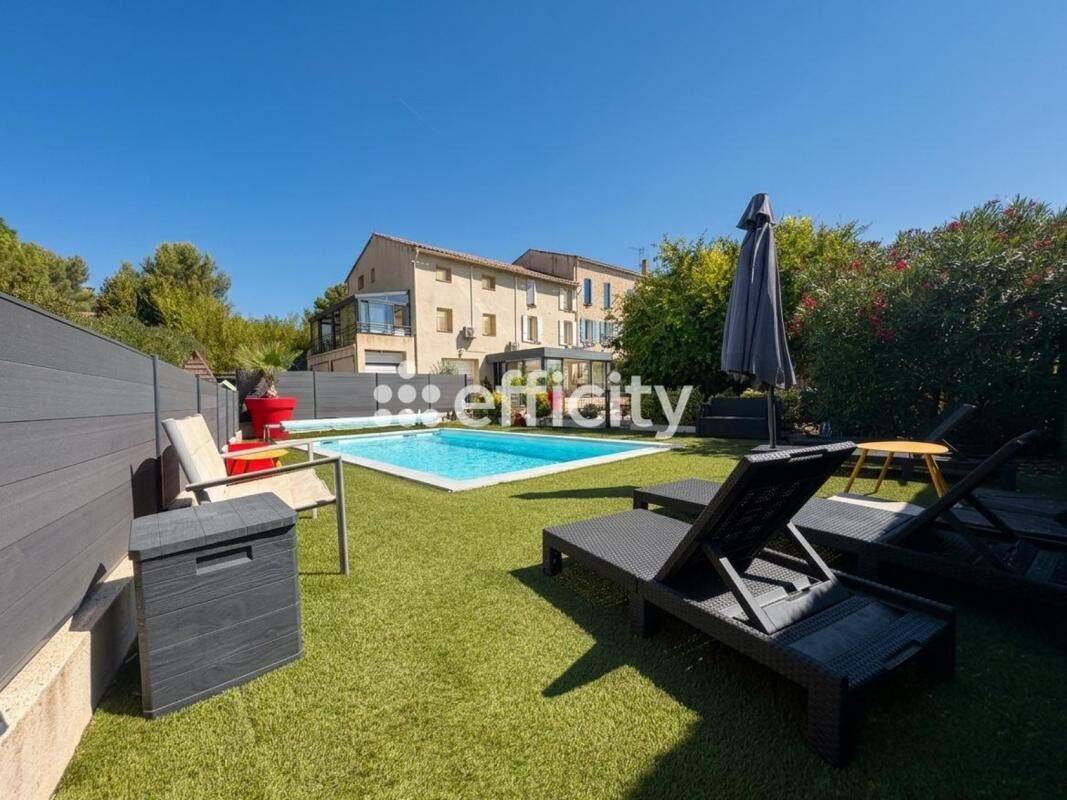 Maison 10 pièces 220 m² · à Marseille 11ème Arrondissement · 220 m² · 850 000 €