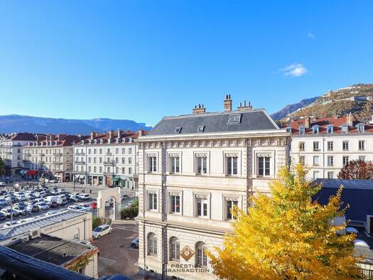 Appartement à vendre 590 000 € 6 pièces 4 chambres 189 m² Étage 3/4 Grenoble 38000