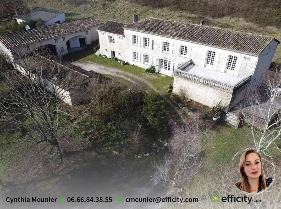 Maison 7 pièces 222 m² · à Ladiville · 222 m² · 270 000 €