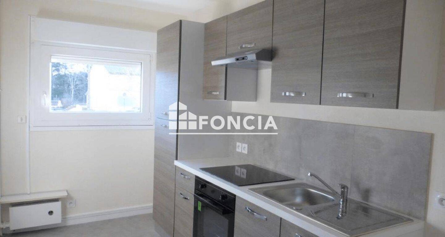 Appartement 4 pièces 77 m² · à Roanne · 76,6 m² · 735 €/mois
