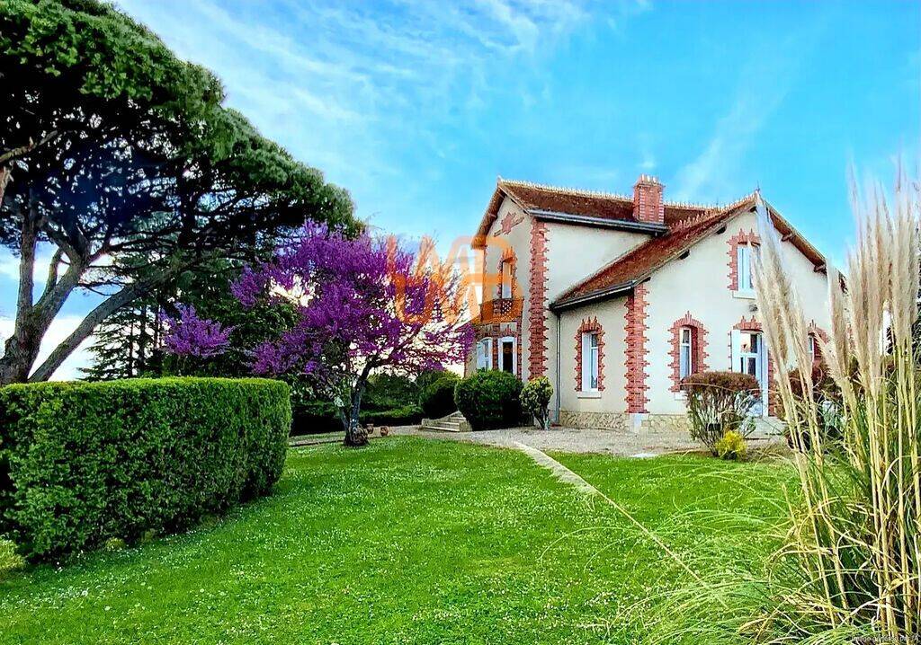 Maison 7 pièces 202 m² · à Bélâbre · 202 m² · 290 000 €