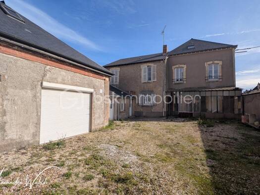 Immeuble à vendre 230 000 € 268 m² Janville 28310