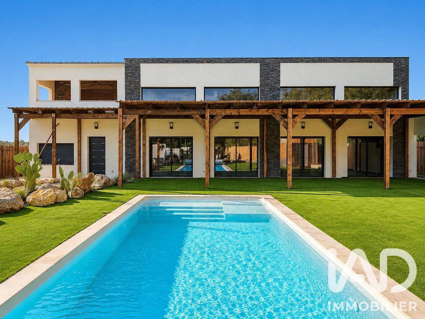 Maison 9 pièces 360 m² · à Mollégès · 360 m² · 2 690 000 €