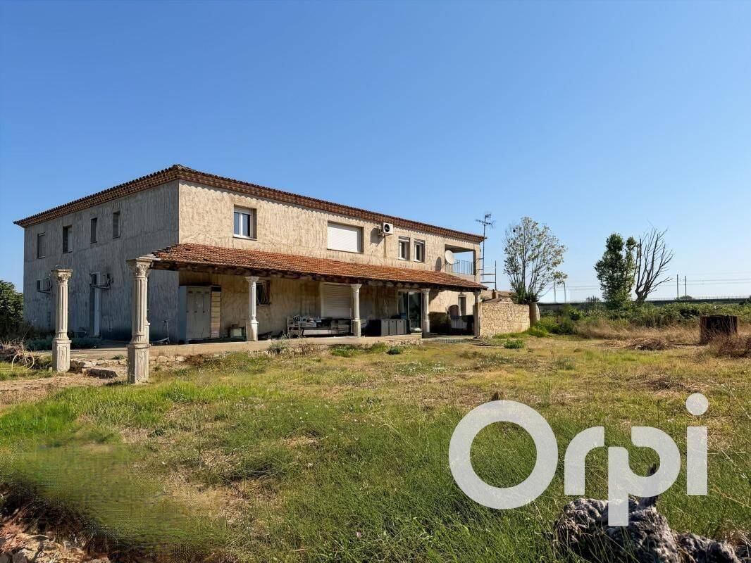 Maison 6 pièces 310 m² · à Arles · 310 m² · 450 000 €