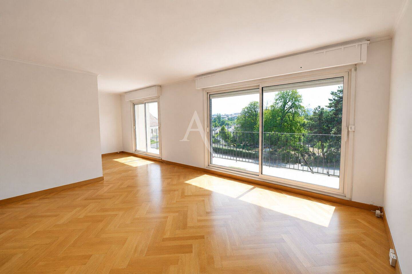 Appartement 5 pièces 90 m² · à Chatou · 90 m² · 2 010 €