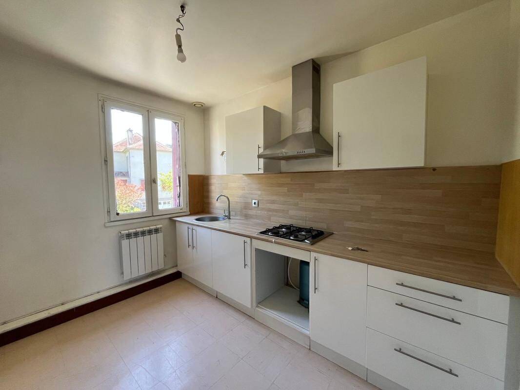 Appartement 3 pièces 57 m² · à Saint-Yrieix-la-Perche · 56,8 m² · 550 €