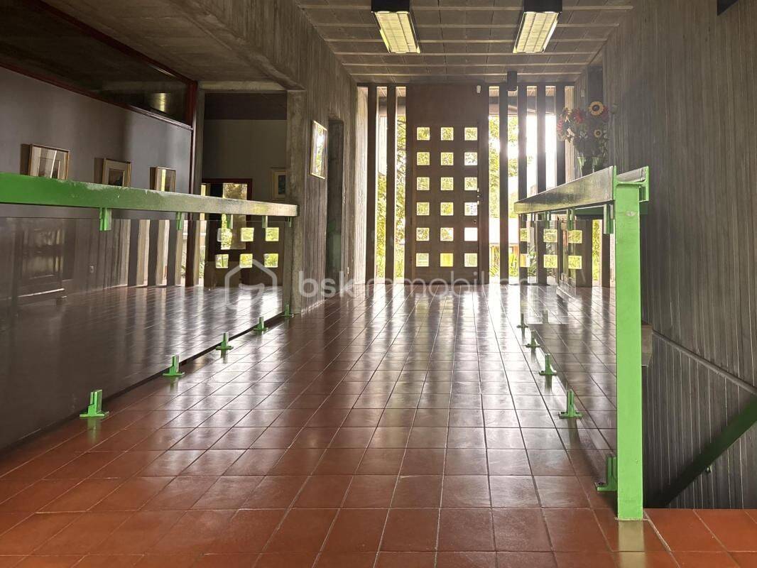 Grenoble-Gières, aux portes du Grésivaudan, un belvédère brutali — 24