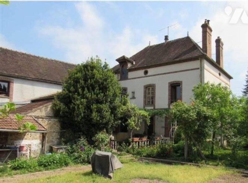 Maison 8 pièces 248 m² · à Villeneuve-sur-Yonne · 248 m² · 130 000 €
