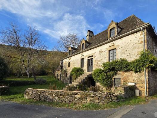 Maison à vendre 292 600 € 4 pièces 2 chambres 190 m² 1 713 m² de terrain Laval-sur-Luzège 19550