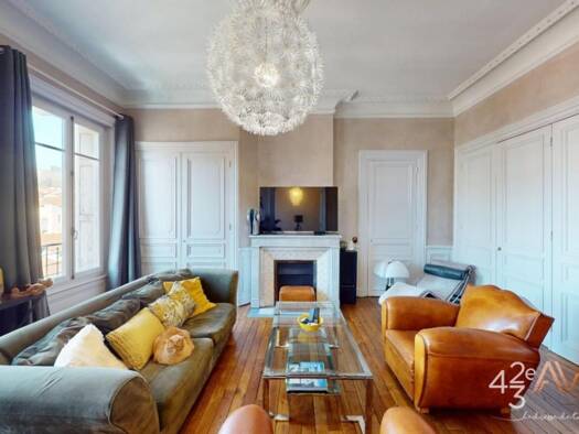 Appartement à vendre 243 000 € 5 pièces 3 chambres 130 m² Étage 4/4 Hyper Centre-Vieille Ville Saint-Étienne 42000