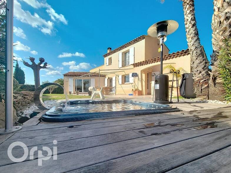 Maison à vendre 670 000 € 4 pièces 3 chambres 143 m² 801 m² de terrain Le Beausset 83330
