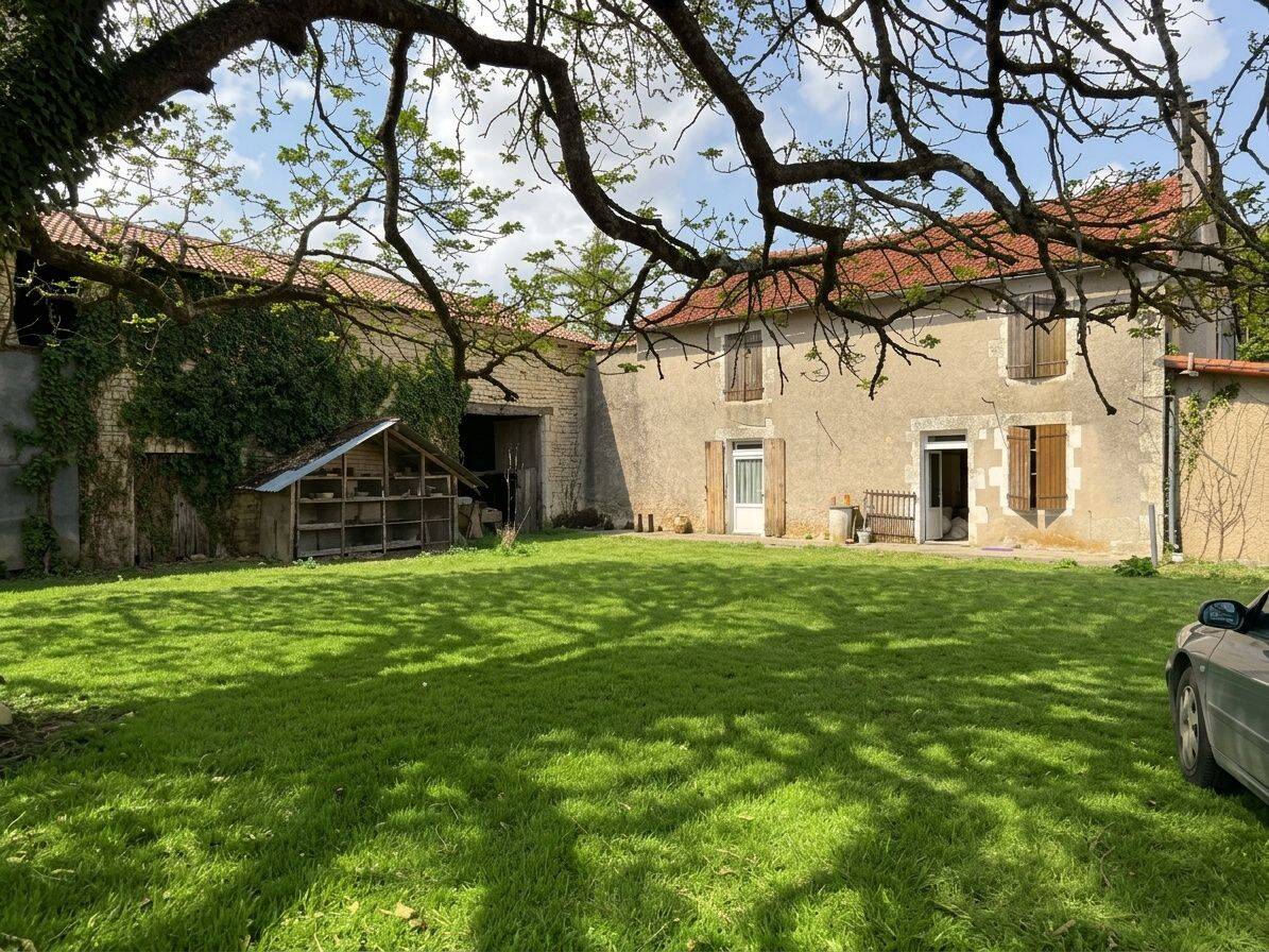 Maison 6 pièces 177 m² · à Ébréon · 177 m² · 79 900 €
