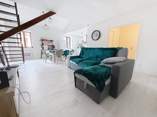 Appartement à vendre 170 000 € 3 pièces 2 chambres 81 m² Étage 2/2 Centre-Trois Fontaines Rives 38140