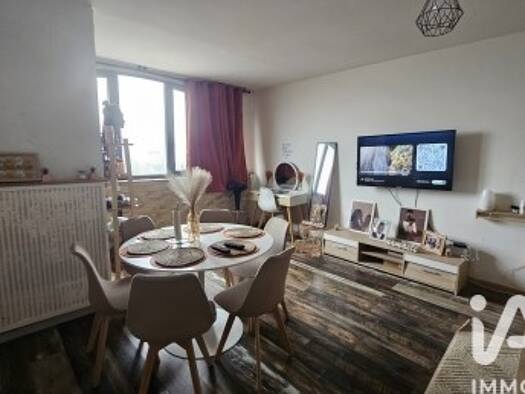 Appartement à vendre 120 000 € 3 pièces 2 chambres 68 m² Étage 5/6 Saint Liesne-Centre Est Melun 77000