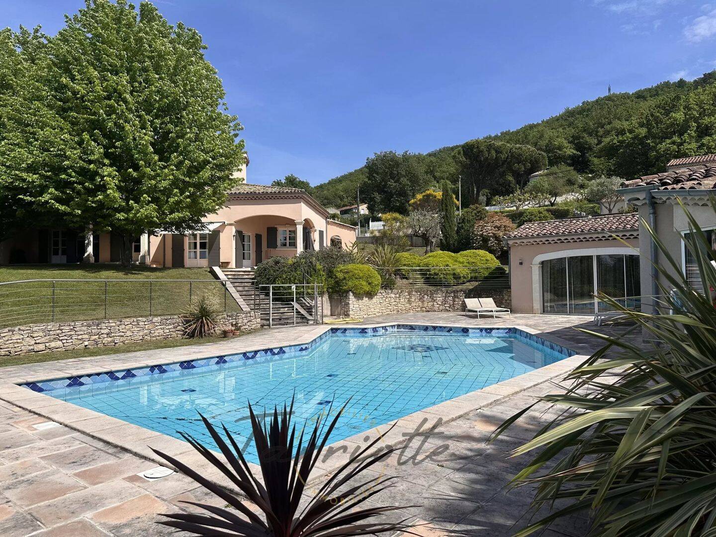 Maison 7 pièces 340 m² · à Montélimar · 340 m² · 1 200 000 €