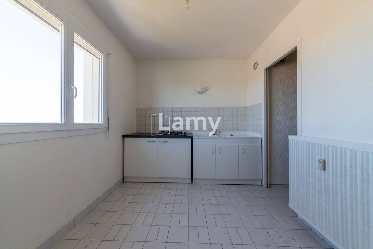 Appartement 3 pièces 68 m² · à Angoulême · 67,7 m² · 80 000 €