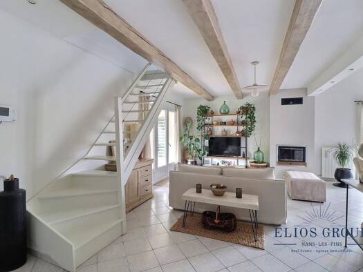 Maison à vendre 570 000 € 6 pièces 3 chambres 167 m² 711 m² de terrain Nans-les-Pins 83860