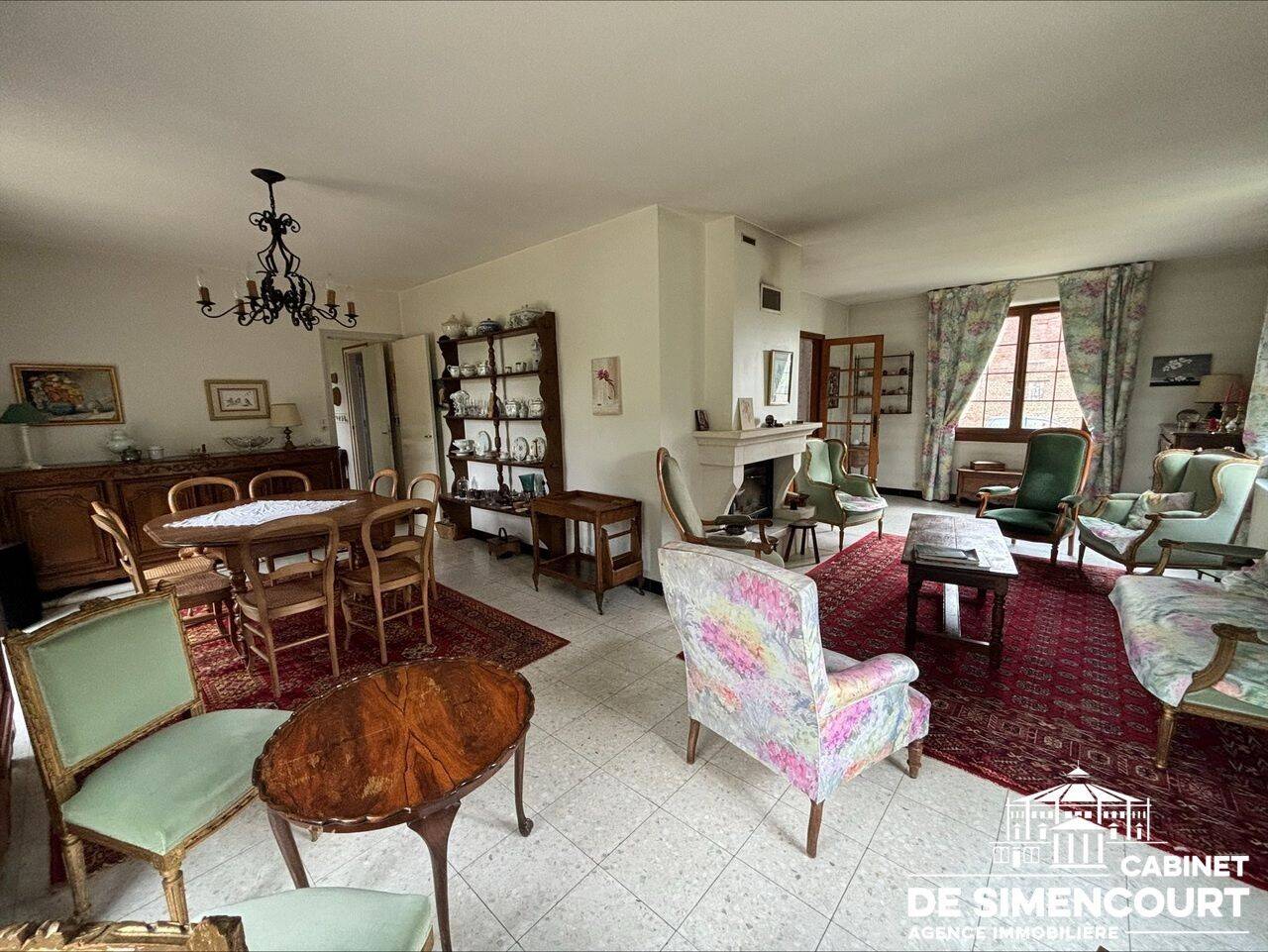 Maison 8 pièces 199 m² · à Breteuil · 198,7 m² · 331 000 €