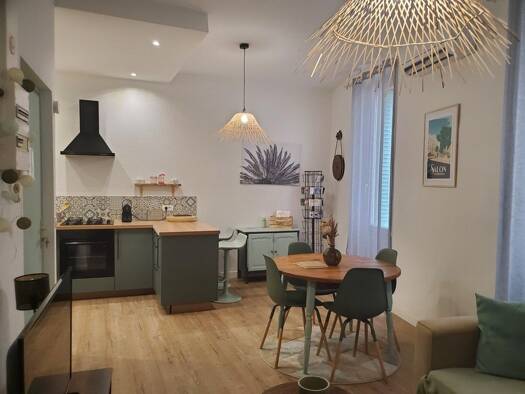 Appartement à vendre 149 500 € 2 pièces 1 chambre 42 m² Étage 1/2 Centre Ville Salon-de-Provence 13300