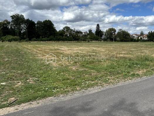 Terrain constructible viabilisé à vendre 39 500 € 500 m² de terrain Sauxillanges 63490