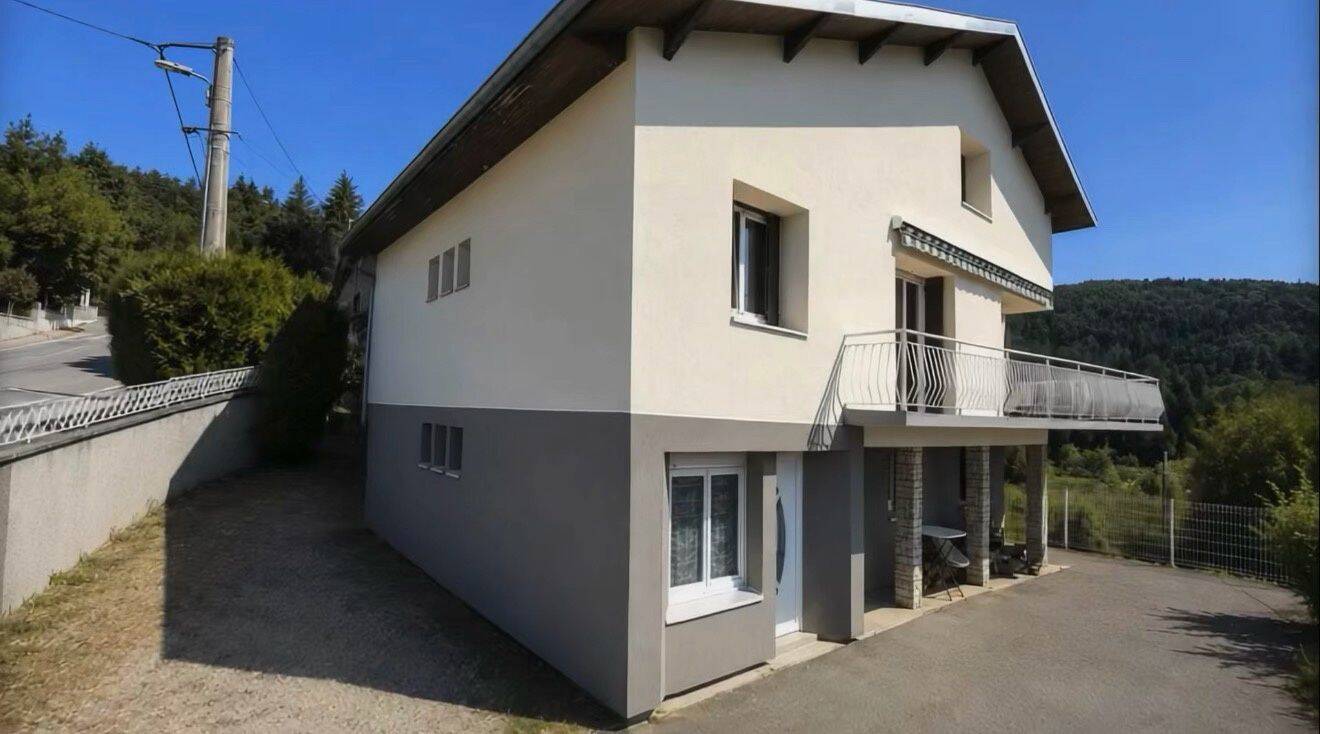 Maison 8 pièces 200 m² · à Oyonnax · 200 m² · 289 000 €