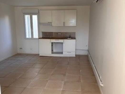 Appartement à louer 590 € 1 pièce 24,5 m² RDC/1 Pommeuse 77515