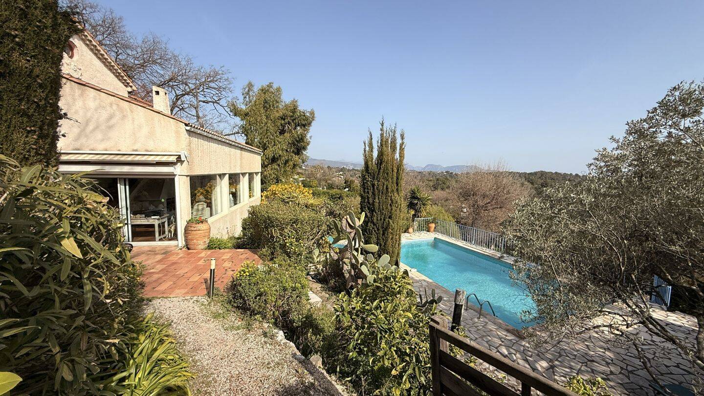 Maison 9 pièces 200 m² · à La Gaude · 200 m² · 1 200 000 €