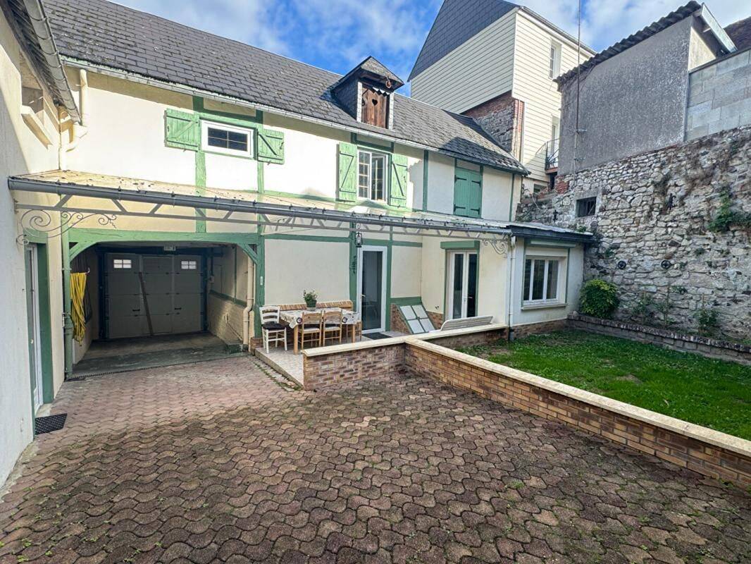 Maison 6 pièces 125 m² · à Forges-les-Eaux · 124,6 m² · 185 000 €