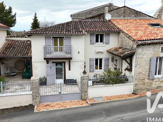 Maison à vendre 203 000 € 4 pièces 3 chambres 97 m² 418 m² de terrain Saint-Simeux 16120
