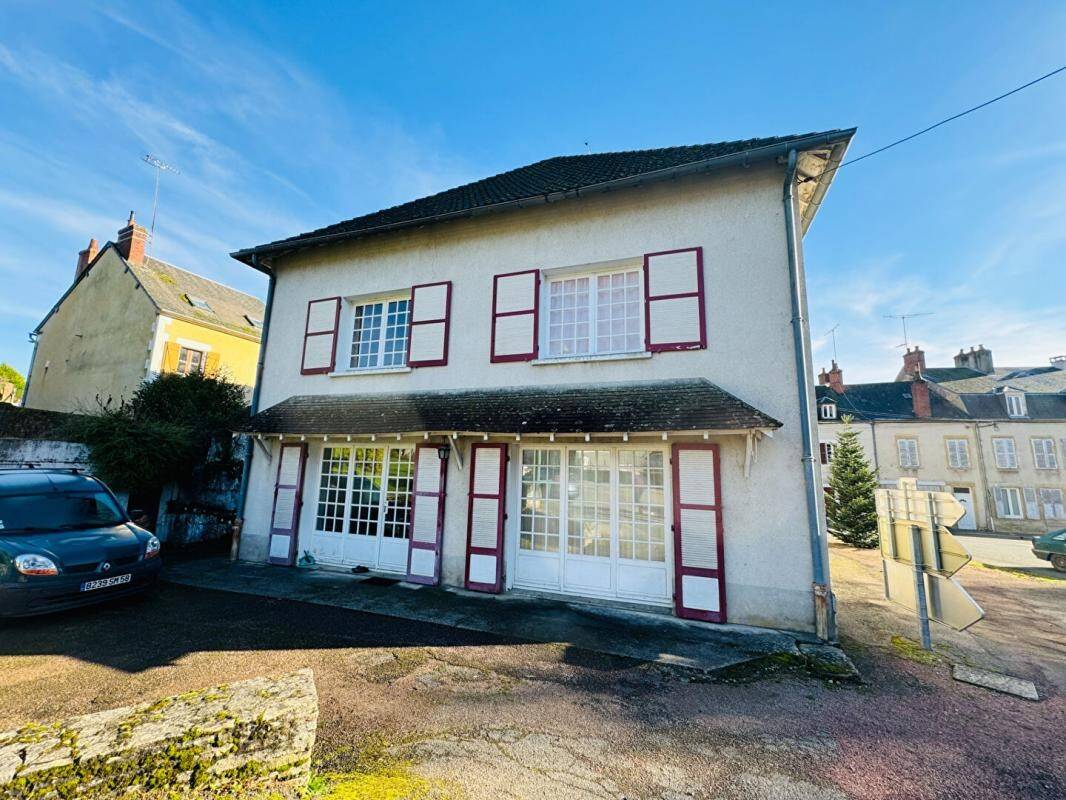 Maison 9 pièces 264 m² · à Saint-Saulge · 264 m² · 139 000 €