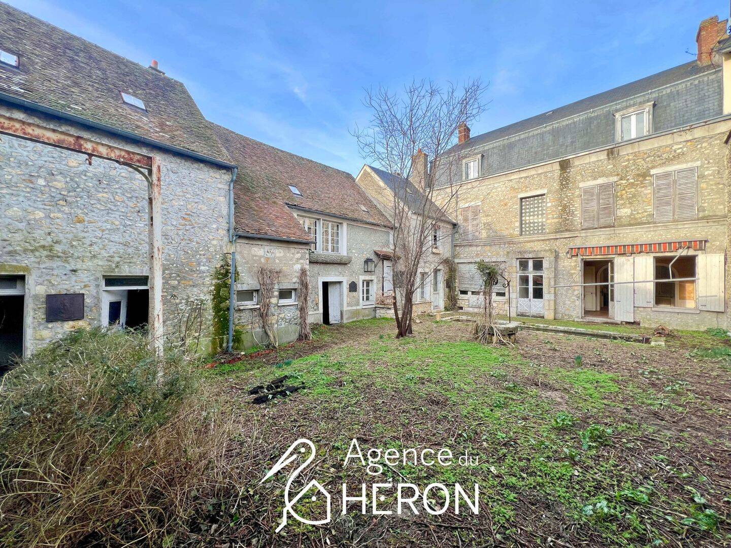 Maison 19 pièces 470 m² · à Puiseaux · 470 m² · 295 000 €