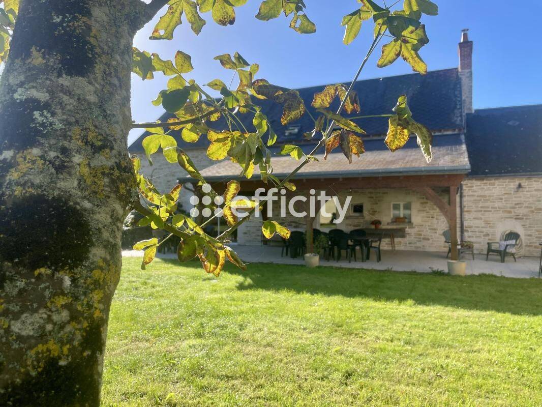 Maison 12 pièces 272 m² · à Hommes · 272 m² · 395 000 €