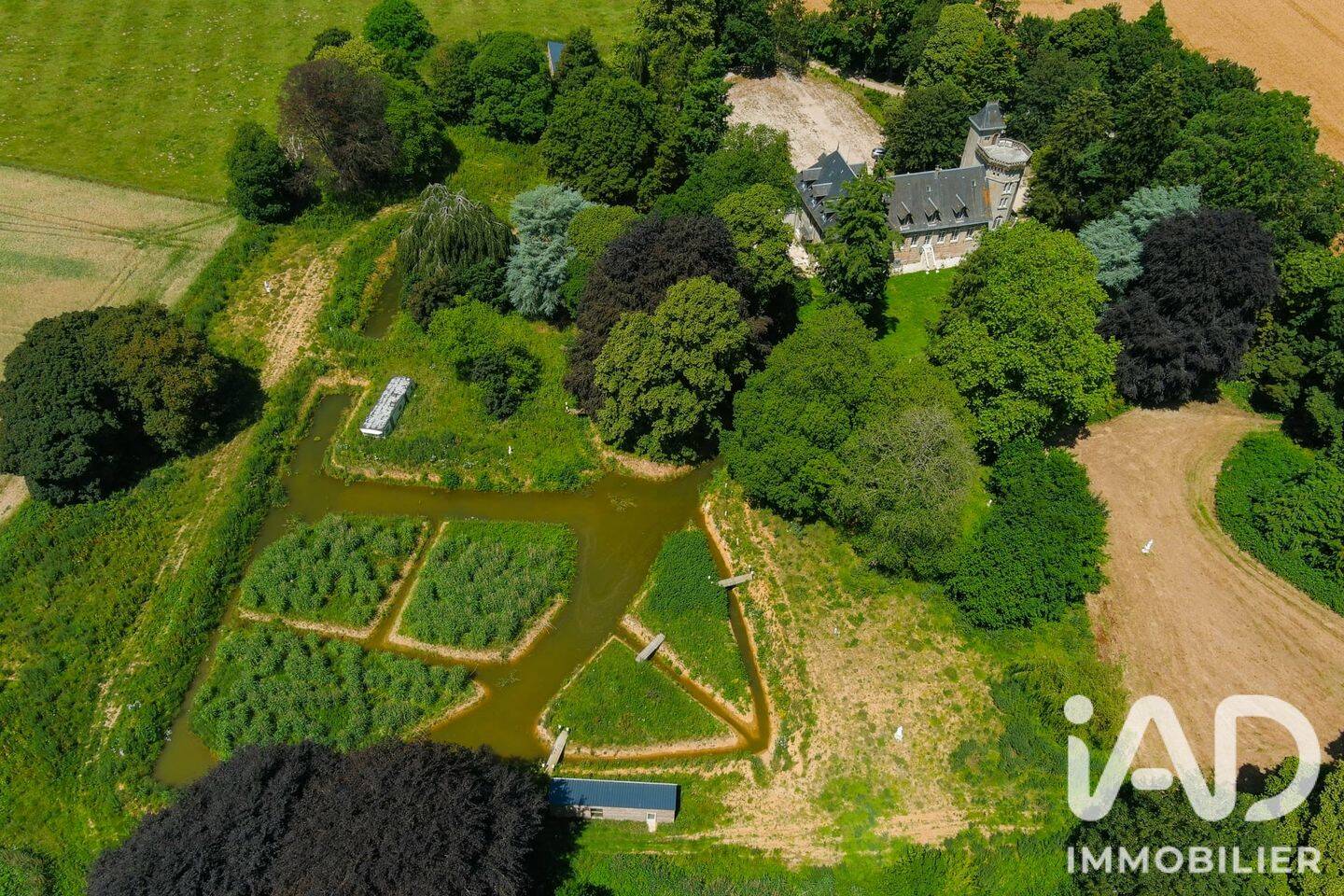 Maison 25 pièces 200 m² · à Forges-les-Eaux · 200 m² · 1 990 000 €