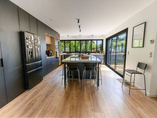 Maison à vendre 649 000 € 6 pièces 4 chambres 185 m² 1 650 m² de terrain Est Léognan 33850