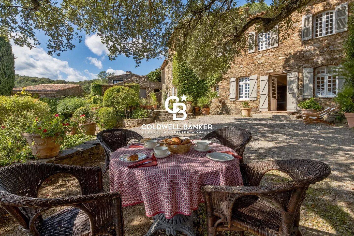 Maison 20 pièces 610 m² · à La Garde-Freinet · 610 m² · 4 900 000 €