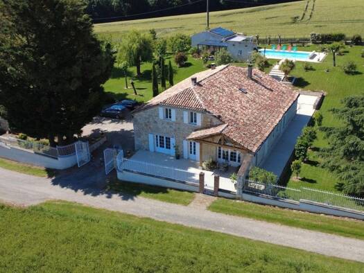 Demeure à vendre 549 000 € 8 pièces 4 chambres 260 m² 3 520 m² de terrain Dunes 82340