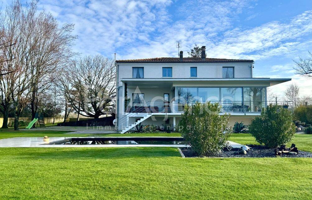Maison 9 pièces 290 m² · à Saujon · 290 m² · 657 000 €