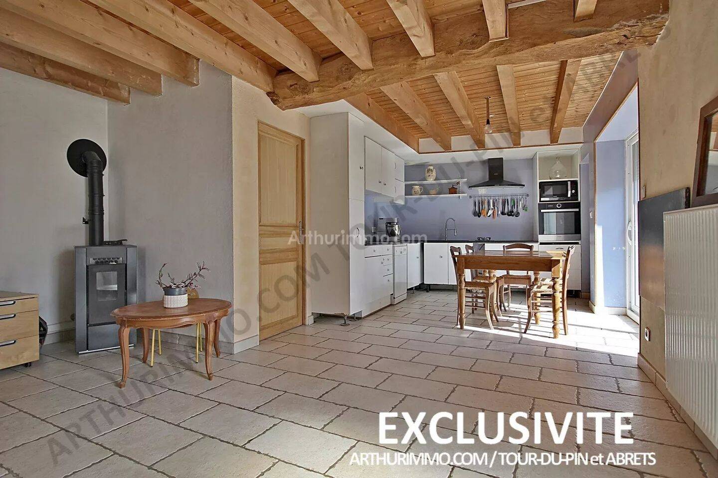 Maison 6 pièces 137 m² · à Montcarra · 137 m² · 264 000 €