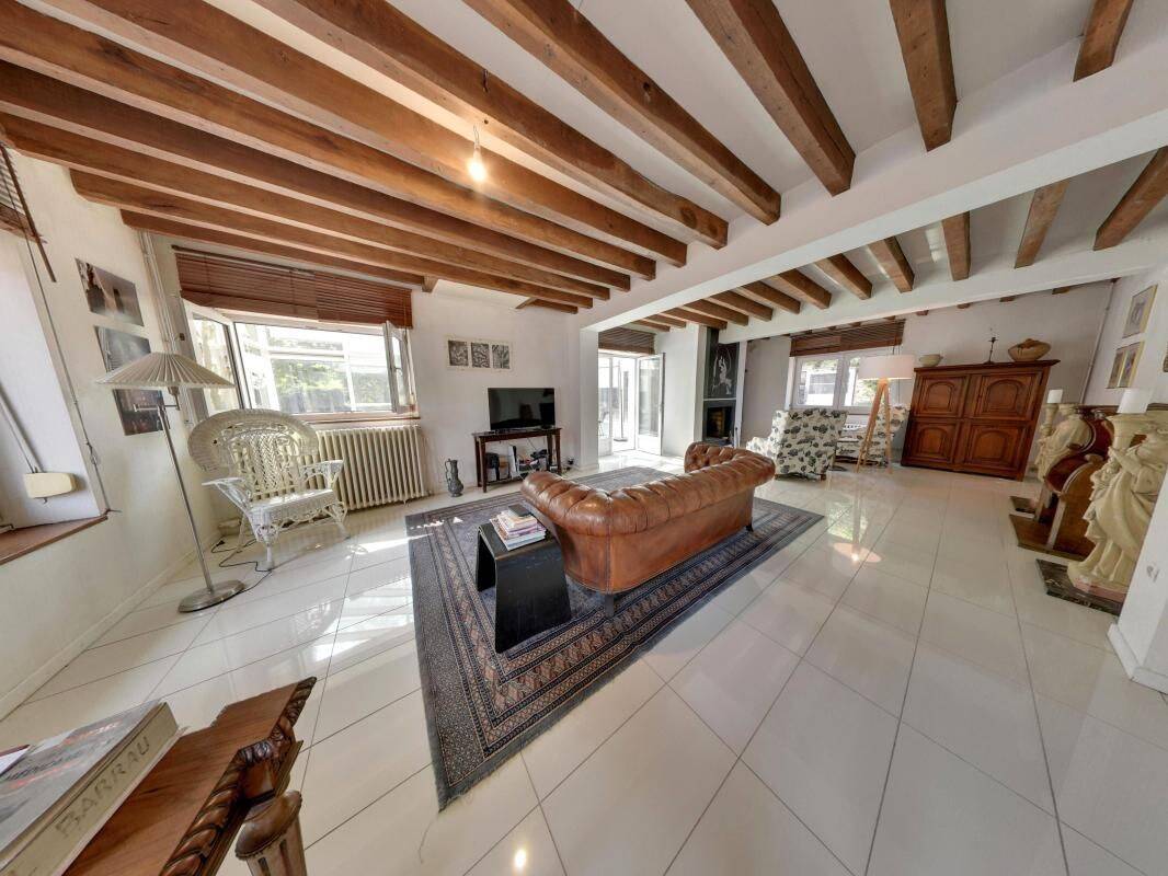 Maison 6 pièces 197 m² · à Crécy-la-Chapelle · 197 m² · 339 990 €