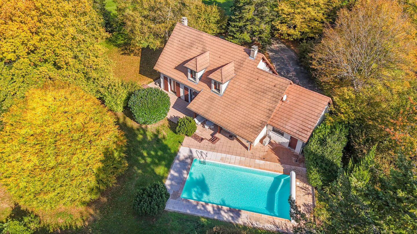 Maison 6 pièces 141 m² · à Devecey · 141 m² · 432 000 €