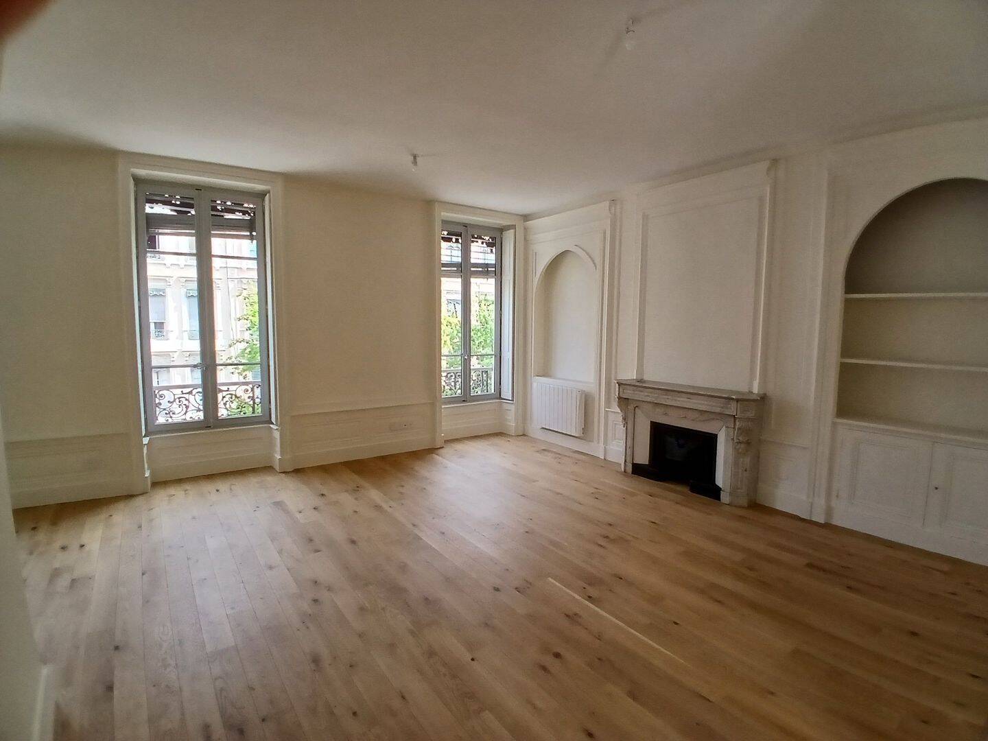 Appartement 5 pièces 158 m² · à Lyon 2ème Arrondissement · 157,7 m² · 2 374 €/mois