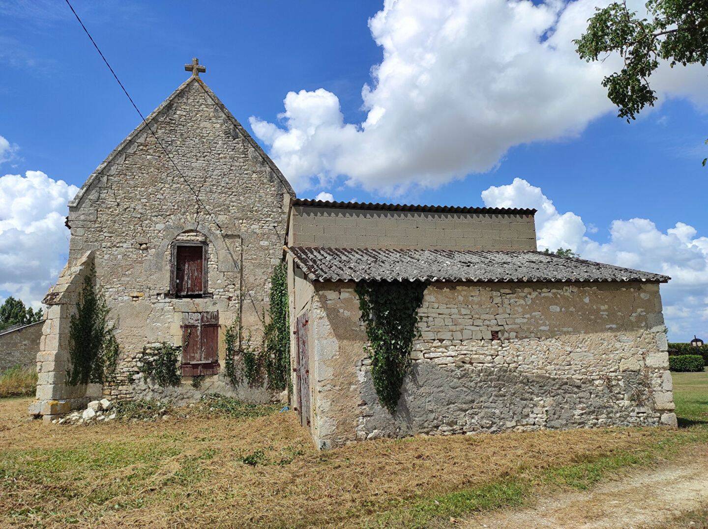 Maison 1 pièce 130 m² · à Civray · 130 m² · 26 000 €