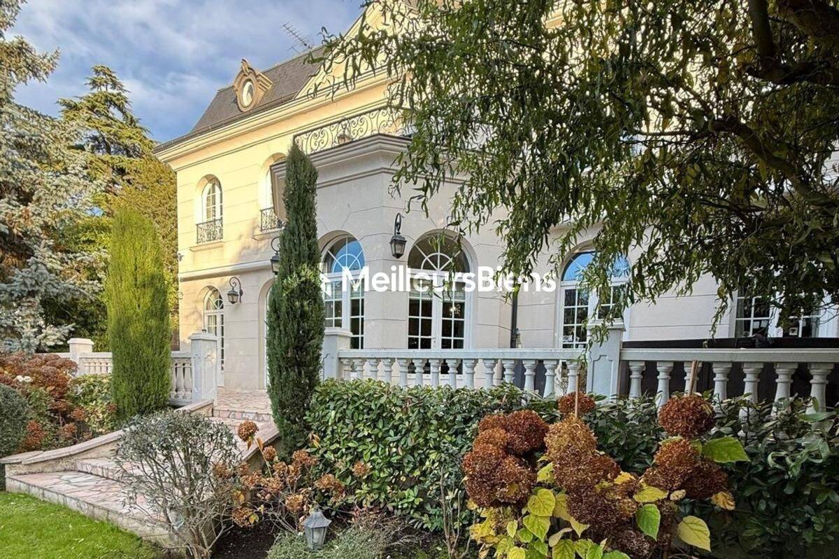 Maison 13 pièces 500 m² · à Chennevières-sur-Marne · 500 m² · 2 200 000 €