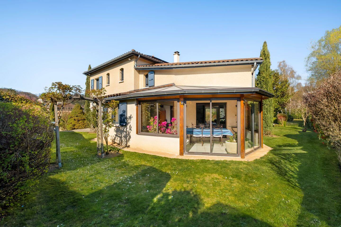 Maison 9 pièces 239 m² · à Tassin-la-Demi-Lune · 239 m² · 815 000 €