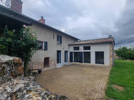 Maison à louer 1 300 € 5 pièces 4 chambres 120 m² 400 m² de terrain Loche Mâcon 71000