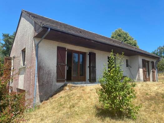 Maison de plain-pied à vendre - Première occupation 99 000 € 3 pièces 2 chambres 87 m² 1 717 m² de terrain Saint-Hilaire-les-Courbes 19170