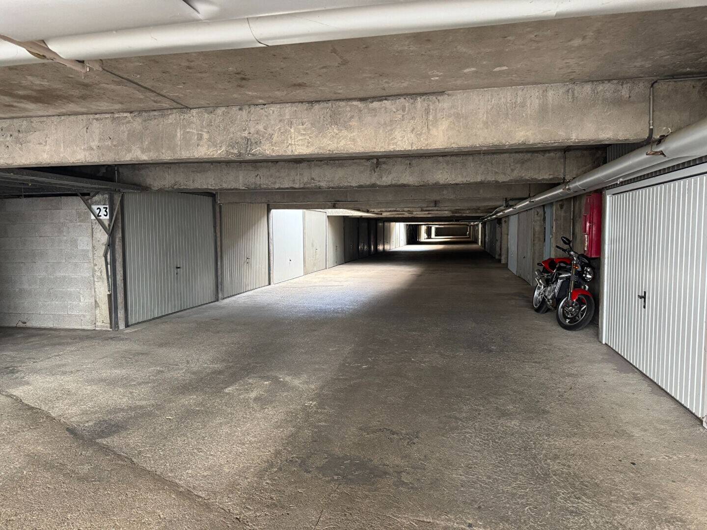 T4BIS DE 103.67 m2 RUE CHARLES DUMONT — 13